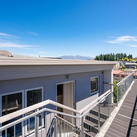 Bright 2Br Apartment With Hot Tub - Walk To Town - Park Free Wanaka Exterior foto