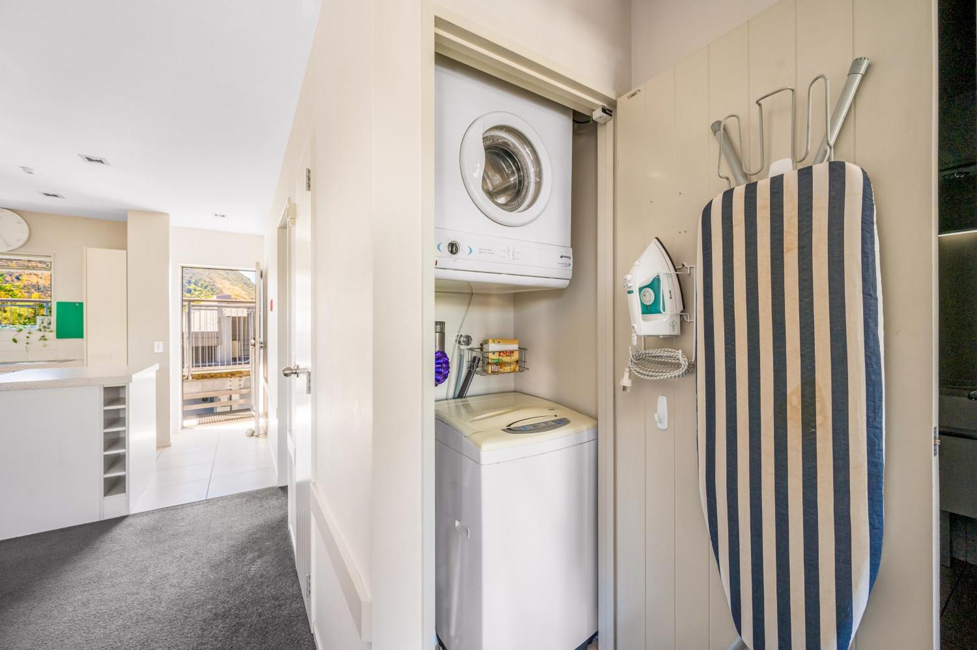 Bright 2Br Apartment With Hot Tub - Walk To Town - Park Free Wanaka Exterior foto